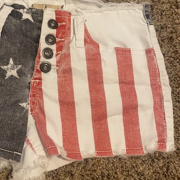 🧡 2/$15🧡 American Flag Button Up Shorts 💙⭐️❤️ - Picture 6 of 15